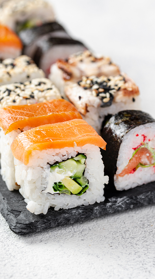 rollo de sushi rellenado